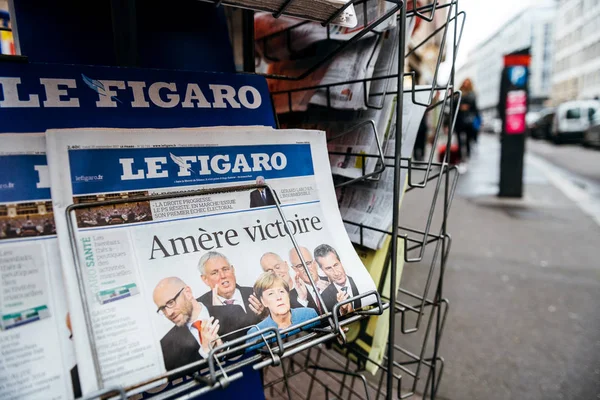 Prensa alemana e internacional en kisok sobre las elecciones alemanas — Foto de Stock