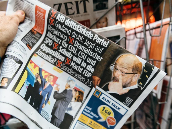 German and international press at kisok about German elections — Stock Photo, Image