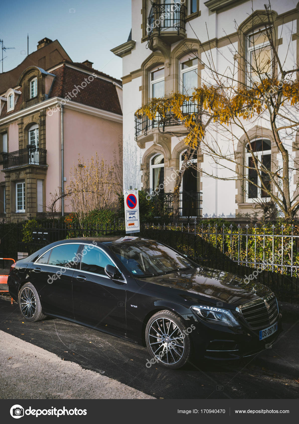 STRASBOURG, FRANCE - SEP 21, 2014: White Mercedes-Benz E Class taxi parked  on a rainy day in center of Strasbourg, place Kleber next to cafe Stock  Photo - Alamy