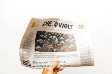 Alman Die Welt gazete okuyan adam 