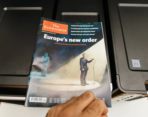 Emmanuel Macron en la portada de The Economist — Foto de Stock