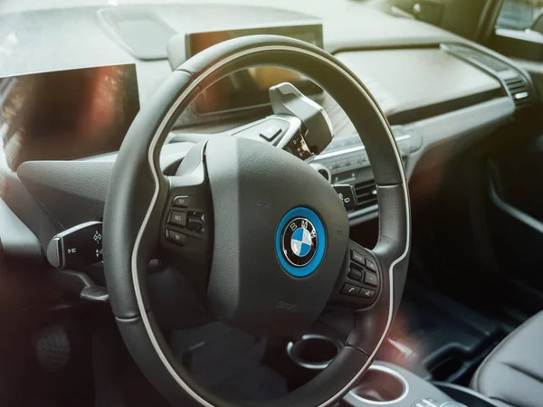 Detalle interior del coche híbrido eléctrico BMW i1 —  Fotos de Stock