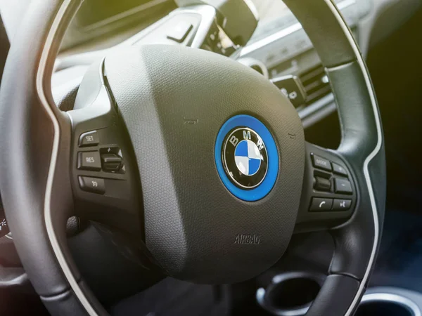 Detalle interior del coche híbrido eléctrico BMW i1 —  Fotos de Stock