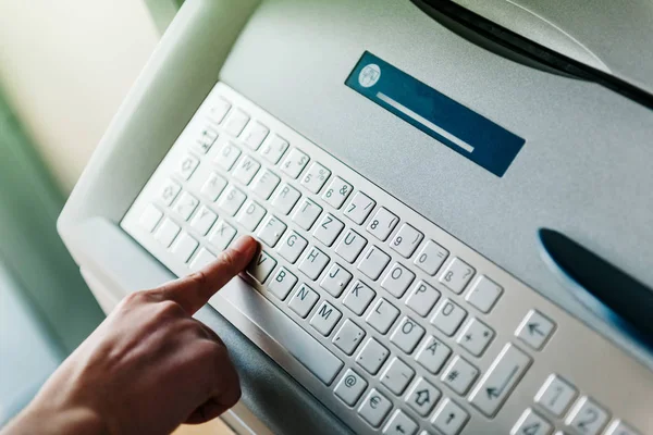 Using modern ATM keyboard — Stock Photo, Image