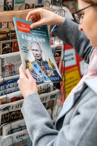 Ein Zar wird geboren Wladimir Putin Zeitungskiosk — Stockfoto