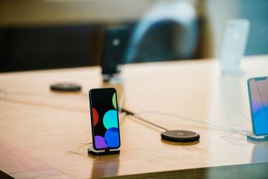 Satılık Airpower ile dünya çapında Apple iphone X gider