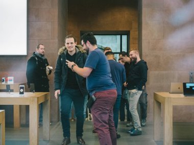 Satış dünya çapında preorder insanlar üzerinde Apple iphone X gider