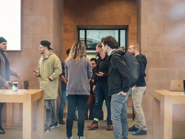 Satış dünya çapında entrane hoş geldiniz beşlik üzerinde Apple iphone X gider