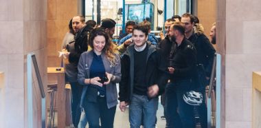 Satış dünya çapında entrane hoş geldiniz beşlik üzerinde Apple iphone X gider