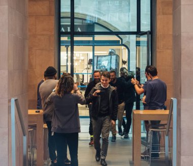 Satış dünya çapında entrane hoş geldiniz beşlik üzerinde Apple iphone X gider