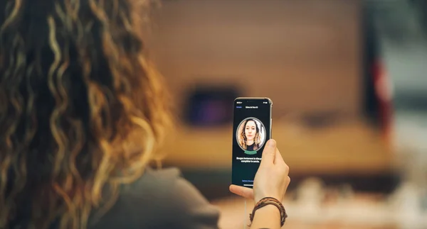 Apple iPhone X goes on sale worldwide woman trying face ID — Stock Photo, Image