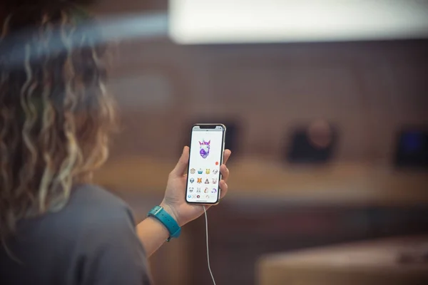 Apple iphone X jde na prodej po celém světě Unicorn animoji — Stock fotografie