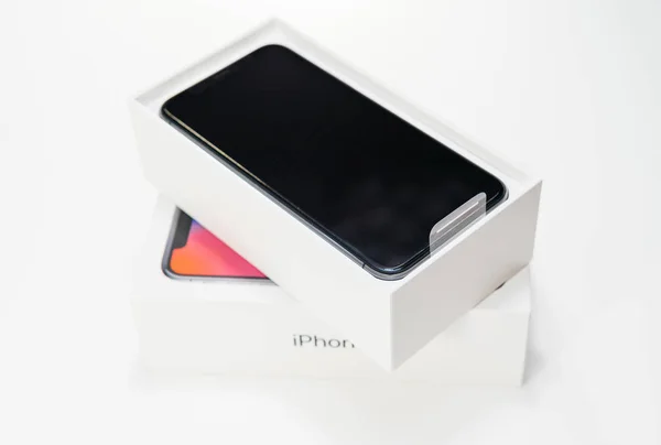 Desempaquetado de unboxing del último iphone X 10 — Foto de Stock