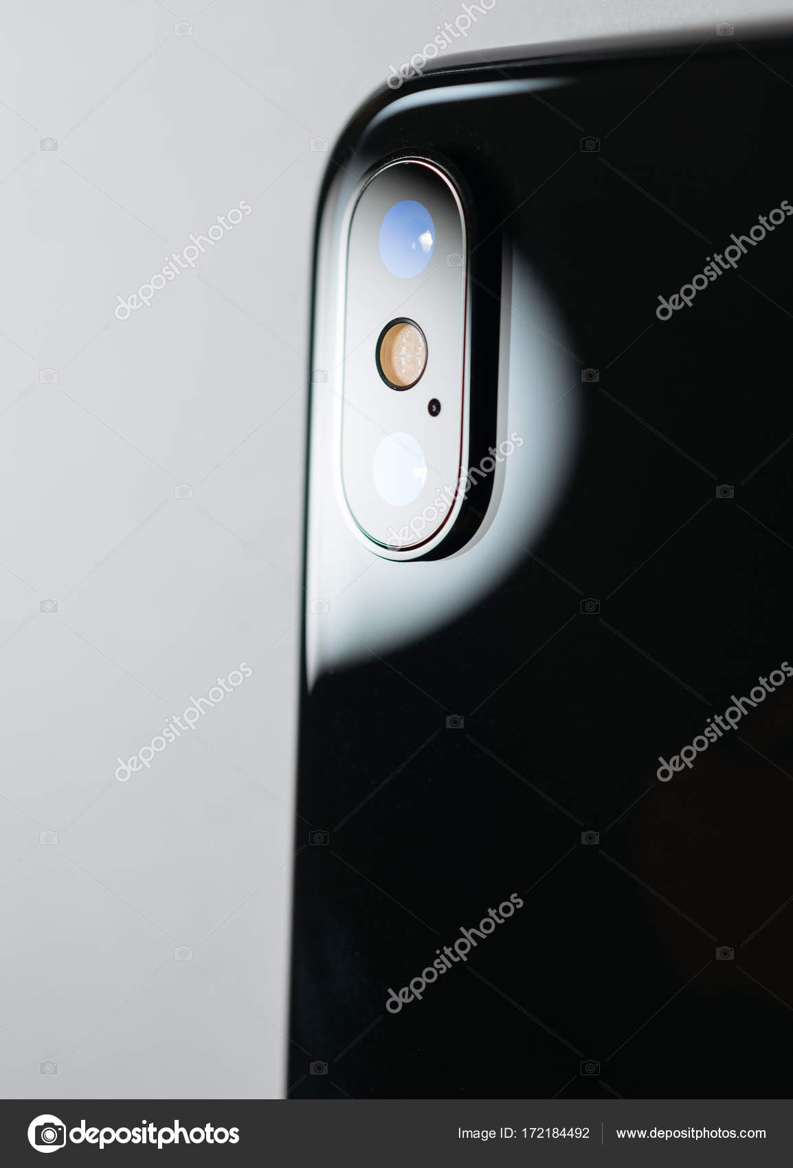 Apple iPhone X 10 rear dual camera – Stock Editorial Photo © ifeelstock  #172184492