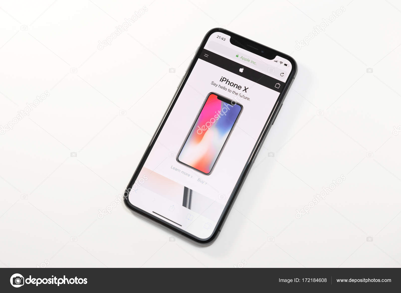 Apple iPhone X 10 con el sitio web de Apple — Foto editorial de stock ©  ifeelstock #172184608