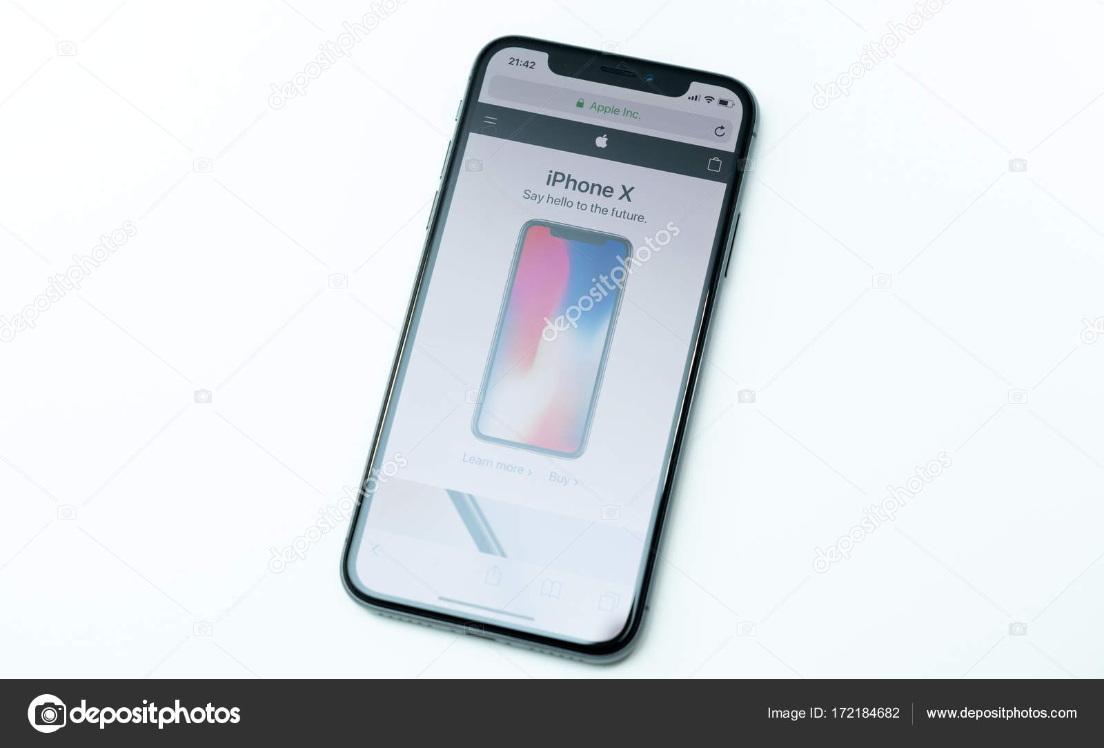 애플 웹사이트와 애플 아이폰 X 10 — 스톡 에디토리얼 사진 © ifeelstock #172184682, image size:1600x1084