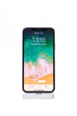 Beyaz arka plan karşı Apple X iPhone 