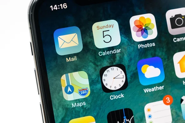 Iphone X 苹果新 Oled 屏幕上的应用 — 图库照片
