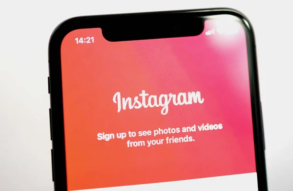 Instagram sociala nätverk Logga in på den nya Apple iphone X smartp — Stockfoto