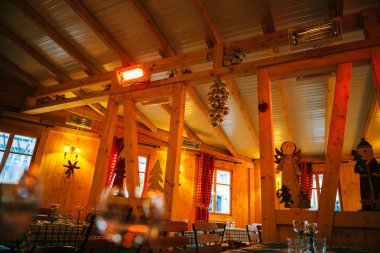 Chris ile Fransız köyünde boş basit Restoran iç