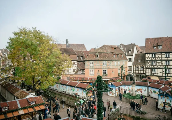 Luftaufnahme des Weihnachtsmarktes in Colmar im Elsass — Stockfoto