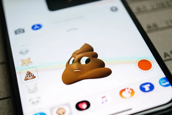 Identificación facial Reconocimiento facial Animoji Emoji Poop — Foto de Stock