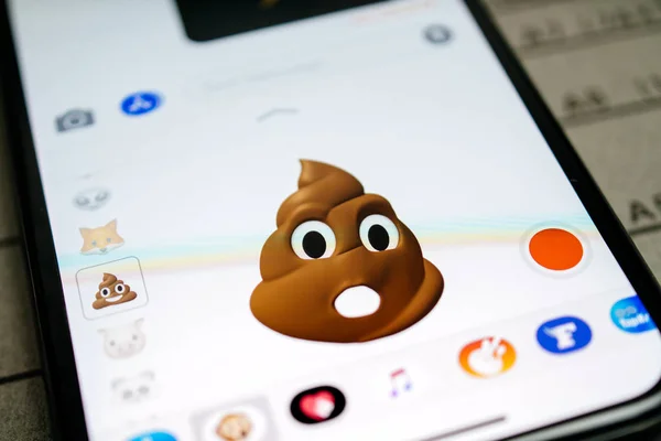 Обличчя Id Faceial визнання Animoji Emoji кормів — стокове фото
