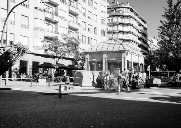 Asphaltarbeiter-Team posiert für neue Straßenbauarbeiten in Barcelona — Stockfoto