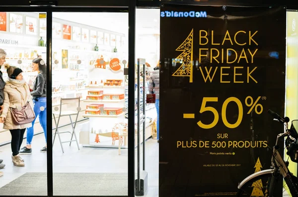 黒化粧品店でフランスの金曜日 — ストック写真