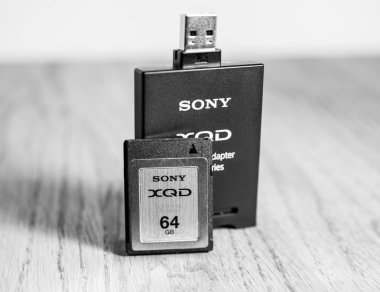 Sony ve masada okuyucu tarafından yeni Xqd bellek oyun kağıdı 