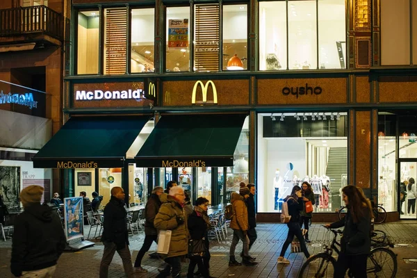 McDonald's restoranda cetntral Strazburg — Stok fotoğraf