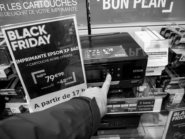 Чорне п'ятницю продаж електроніки в Fnac магазин принтер Epson — стокове фото