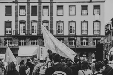 eople İsa ile İsa için Mart itibariyle yıllık interde bayraklar