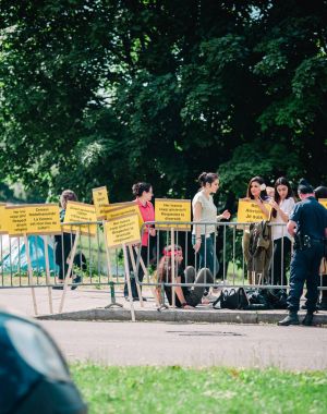 İnsanlar, Avrupa Mahkemesi, insan hakları AİHM sırasında protesto 