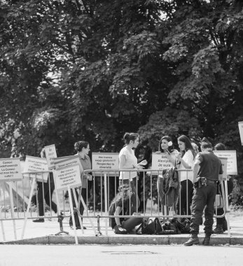 İnsanlar, Avrupa Mahkemesi, insan hakları AİHM sırasında protesto 