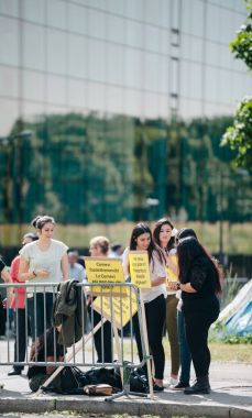 İnsanlar, Avrupa Mahkemesi, insan hakları AİHM sırasında protesto 
