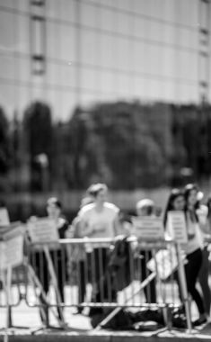 İnsanlar, Avrupa Mahkemesi, insan hakları AİHM sırasında protesto 