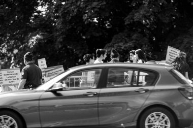 İnsanlar, Avrupa Mahkemesi, insan hakları AİHM sırasında protesto 