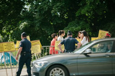 İnsanlar, Avrupa Mahkemesi, insan hakları AİHM sırasında protesto 