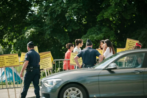 İnsanlar, Avrupa Mahkemesi, insan hakları AİHM sırasında protesto 