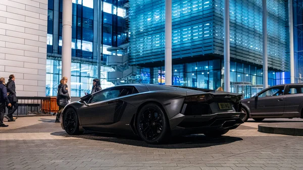 Lamborghini Aventador luxusní sport carbon auto zaparkované na Kensignt — Stock fotografie