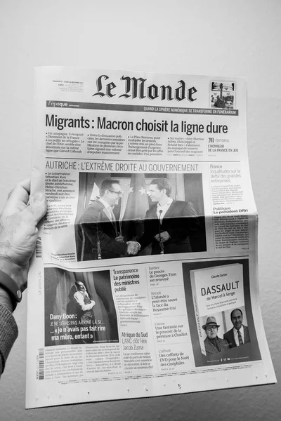 Man reading Le Monde French cover newspaper with headlight and p — Stock Photo, Image