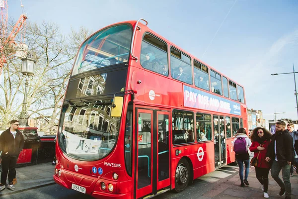 London Wielka Brytania Marca 2017 Czerwony Piętrowy Autobus Ulicach Londynu — Zdjęcie stockowe
