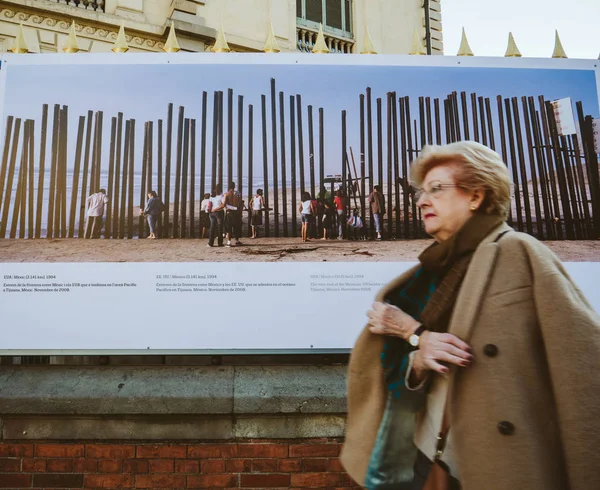 Barcelona Spain November 2017 Senior Woman Front Frontier Exhibition Barcelona Stock Image