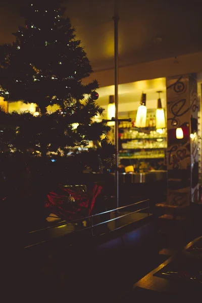 Clima de Natal com luz romântica e Natal de abeto — Fotografia de Stock