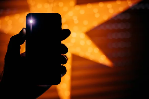 Konceptuální nový smartphone s hvězdou v pozadí dokonalé ch — Stock fotografie