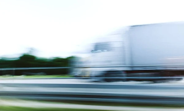 Camión en movimiento desenfocado concepto de seguridad — Foto de Stock