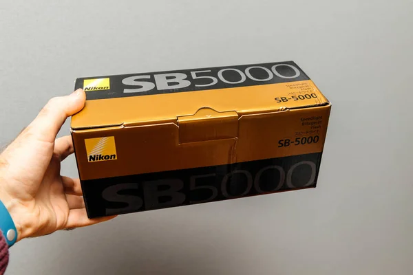ラジオ コントロールの高度な詳細を備えたニコン Sb-5000 スピード ライト — ストック写真