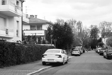 Lüks Volvo S90 şehir içinde park D4