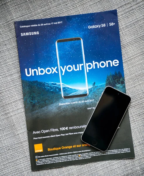 Entpacken Sie Ihre Telefon-Werbekampagne für samsung galaxy smartph — Stockfoto